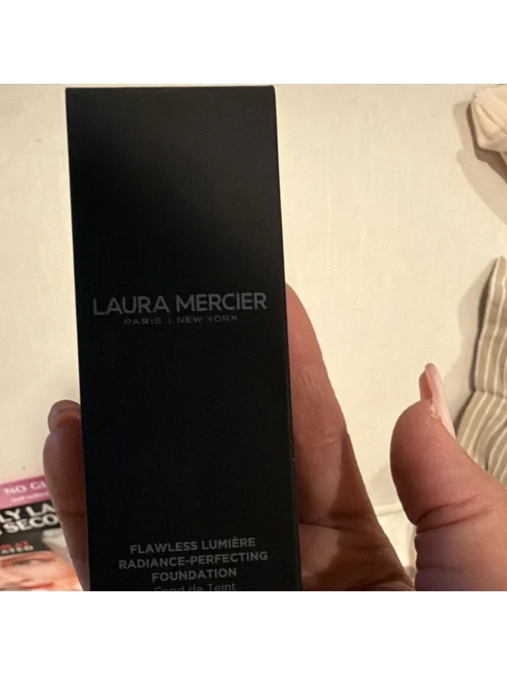 Laura Mercier Flawless Lumiere Foundation Medium Luminous Hydrating